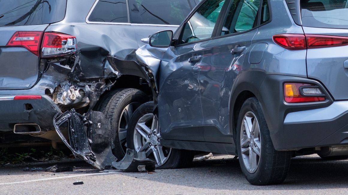 Ženám dvojnásobně hrozí, že po nehodě zůstanou uvězněné ve vozidle, říká studie